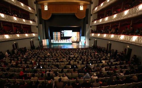 درخشش بر صحنه