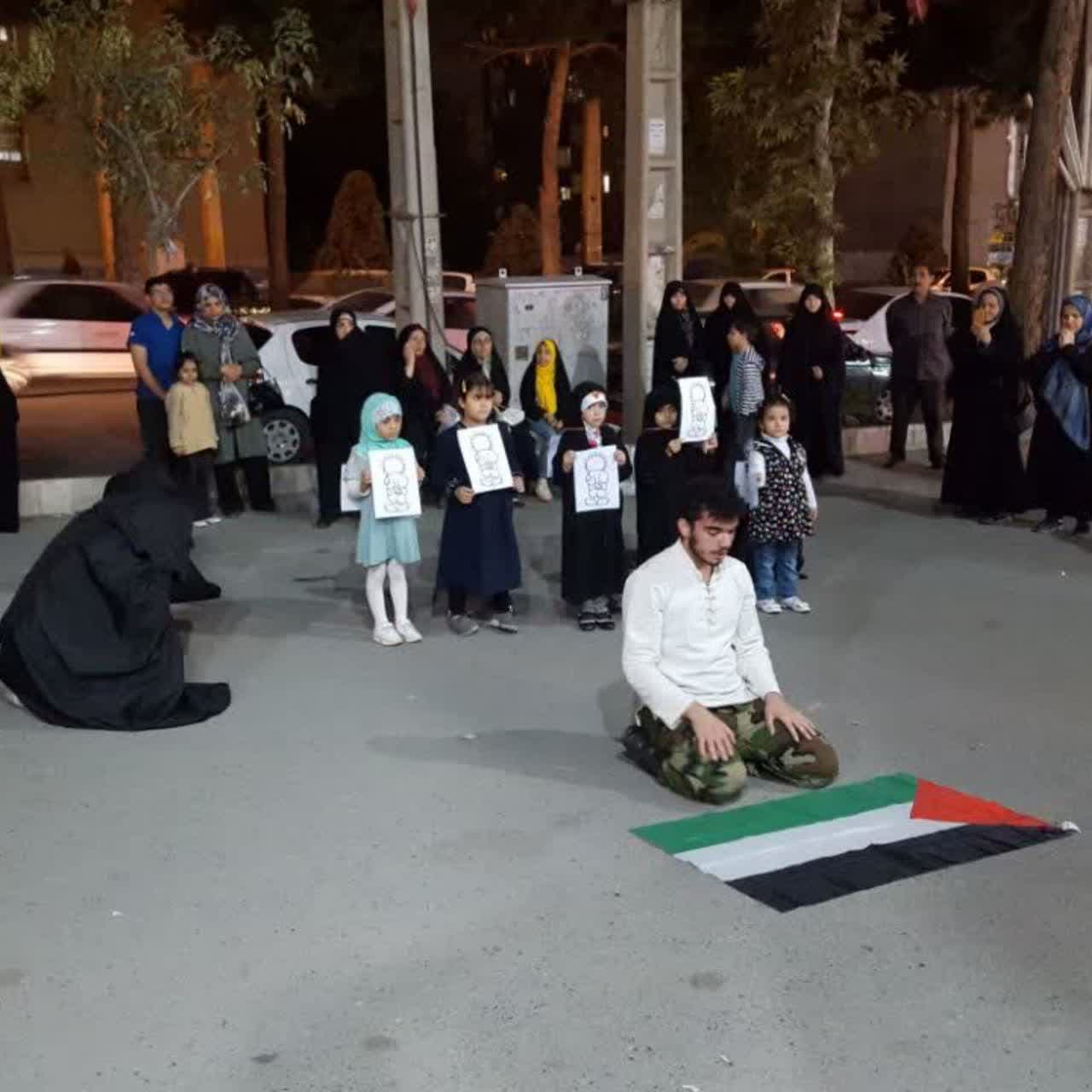 نمایش خیابانی الاقصی در نقاط مختلف کرج اجرا شد
