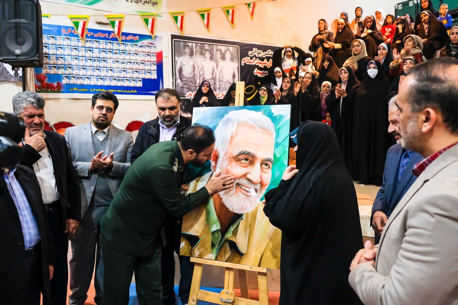 رو نمایی از نقاشی دیجیتال چهره مبارک شهید سردار سپهبد حاج قاسم سلیمانی