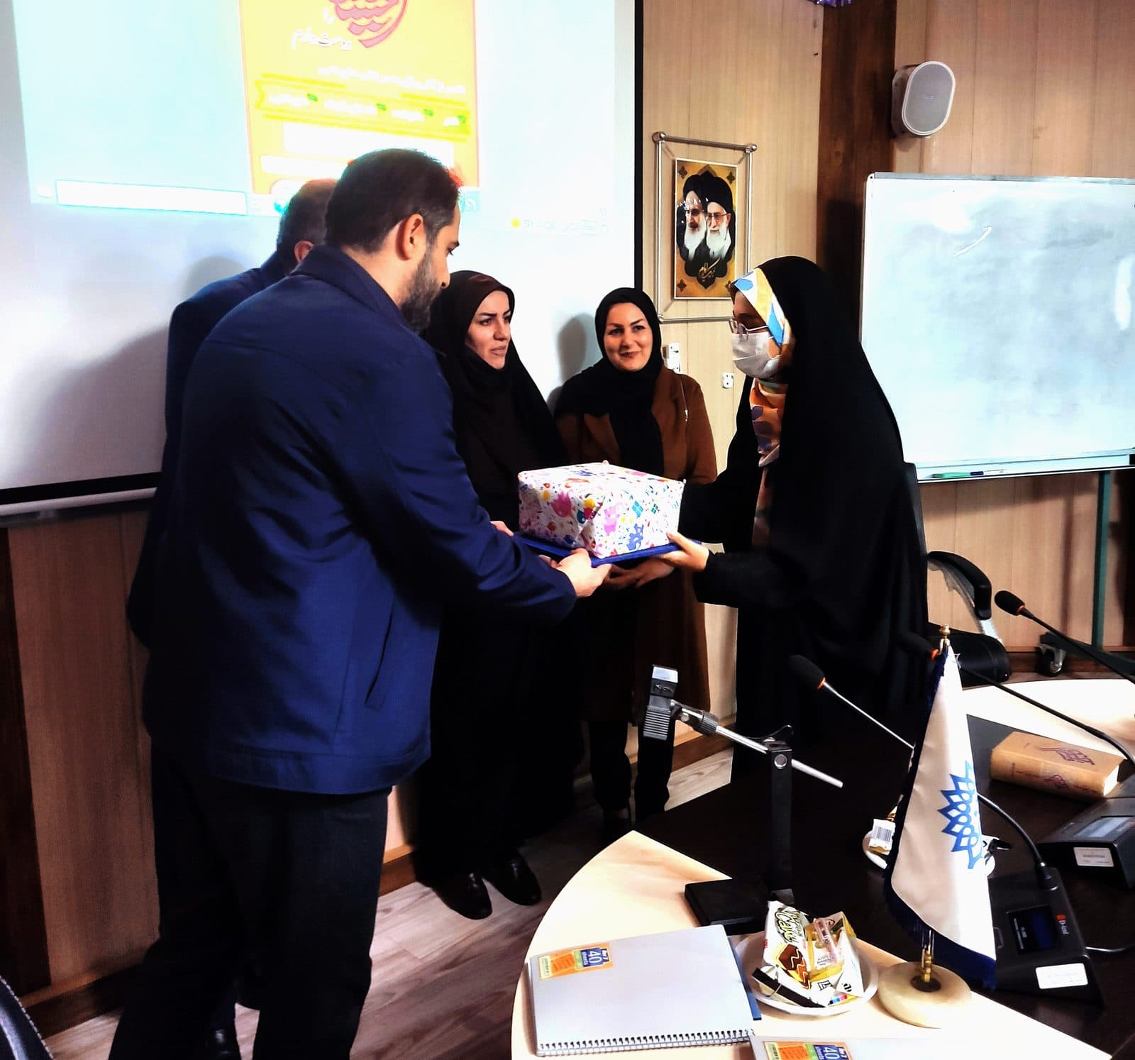 تقدیر از برگزیدگان پویش دانش آموزی من حسین را دوست دارم