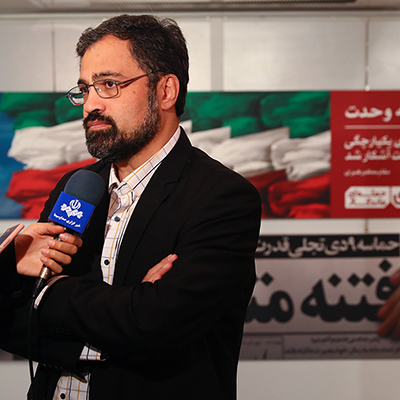 ۹دی حماسهای ارزشمند به بلندای هشت سال دفاع مقدس است/ نمایشگاه پوستر حماسه ۹دی بر اساس بیانات رهبری است