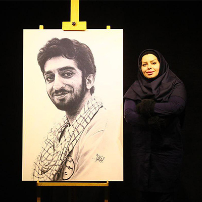 فرخنژاد در مراسم رونمایی اثر خود از شهید حججی: