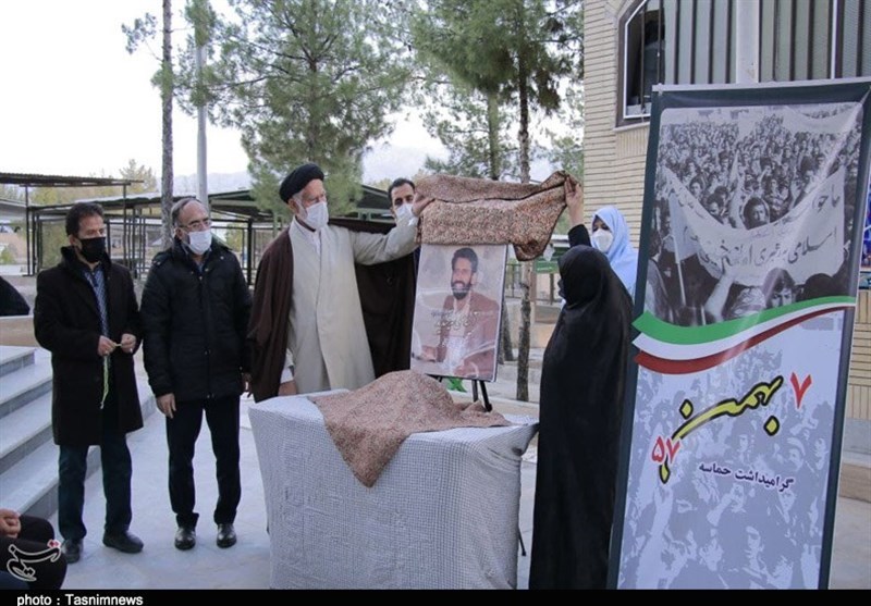 مراسم گرامیداشت حماسه هفتم بهمن ماه به همراه رونمایی از مستند «آئینه ای که می خندید» برگزار شد