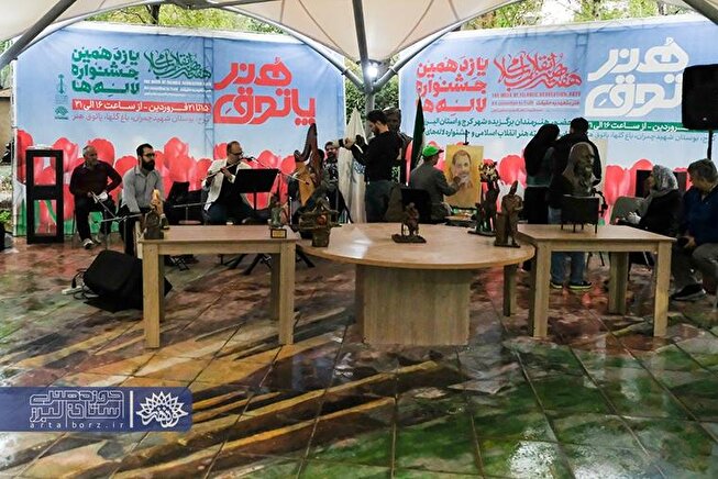 عکس های ۳ رو نخست برگزاری«پاتوق هنر» همزمان با هفته هنر انقلاب در جشنواره لاله‌های کرج