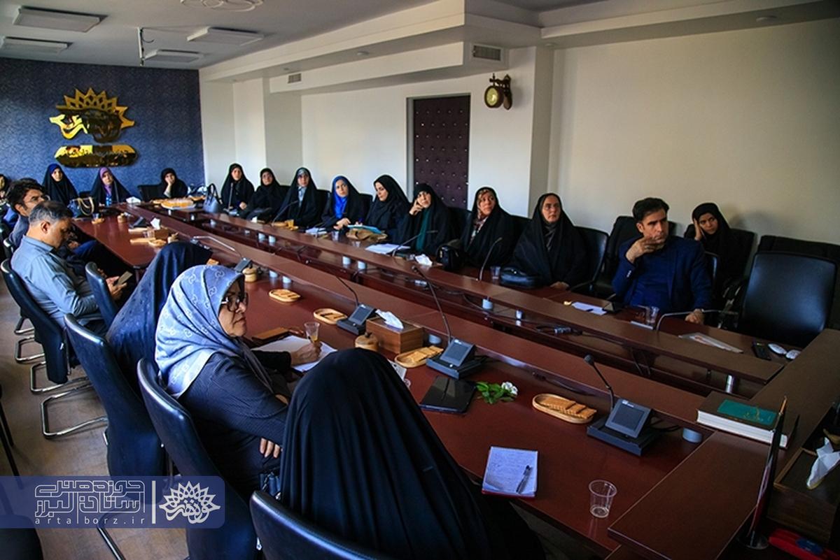عکس های نشست نقد و بررسی مستند کی.پاپ
