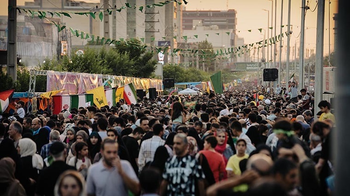 حضور پررنگ‌تر و گسترده‌تر مردم کرج بدون هیچ ترس و واهمه در مراسم عید غدیر خرداد ۱۴۰۴