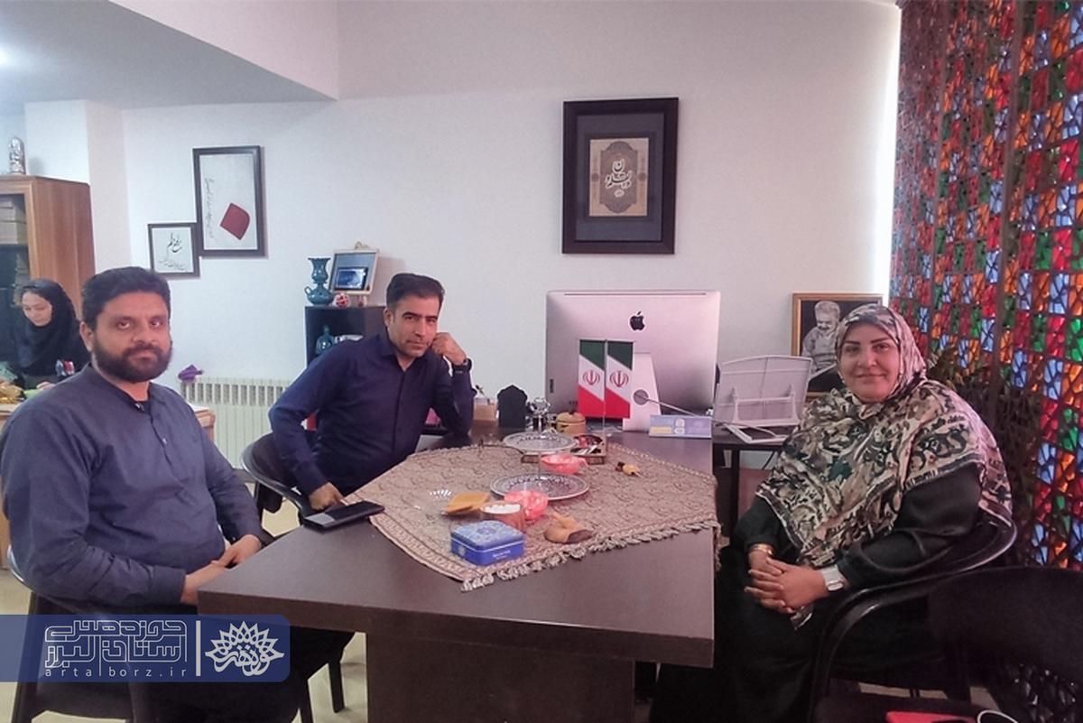 برگزاری جلسه هم‌اندیشی سوگواره عاشورایی عکس و پوستر بیرق سرخ در حوزه هنری البرز