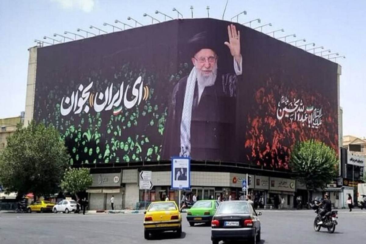 تولید حوزه هنری البرز روی دیوارنگاره میدان انقلاب تهران رفت