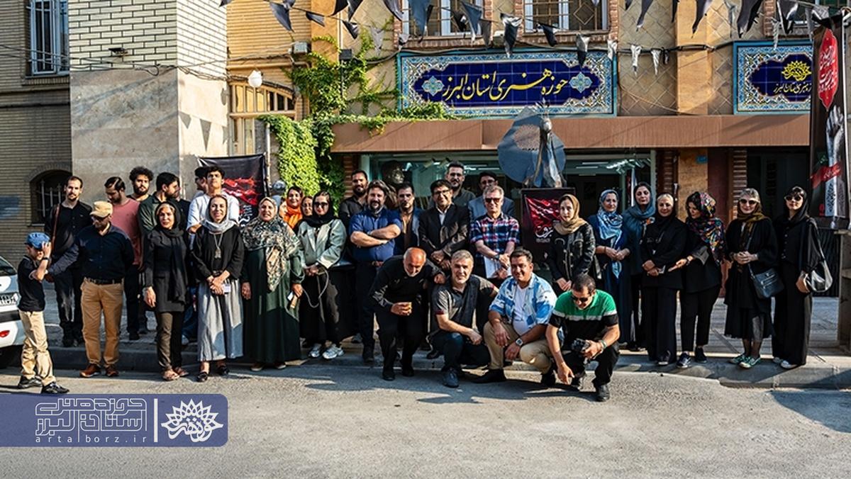نمایشگاه گروهی عکاسان و طراحان «بیرق سرخ» در حوزه هنری البرز افتتاح شد.