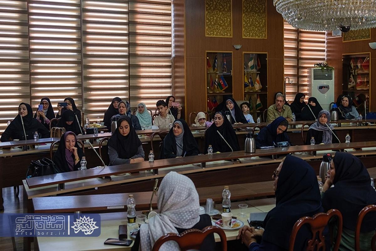 «نشست هم‌اندیشی نویسندگان کودک و نوجوان با محوریت ادبیات دفاع مقدس»