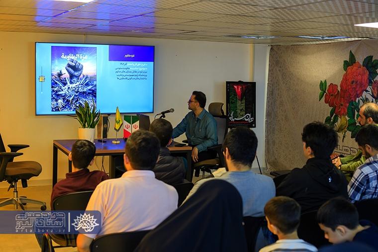 نمایشگاه پوستر «دوران سربازی» مهدی شاهوردی در حوزه هنری البرز گشایش یافت.