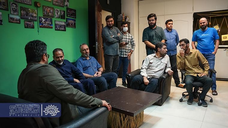 دکتر عباسی از مجموعه رسانه‌ای صدر بازدید کرد و بر حمایت از هنر انقلابی تأکید کرد