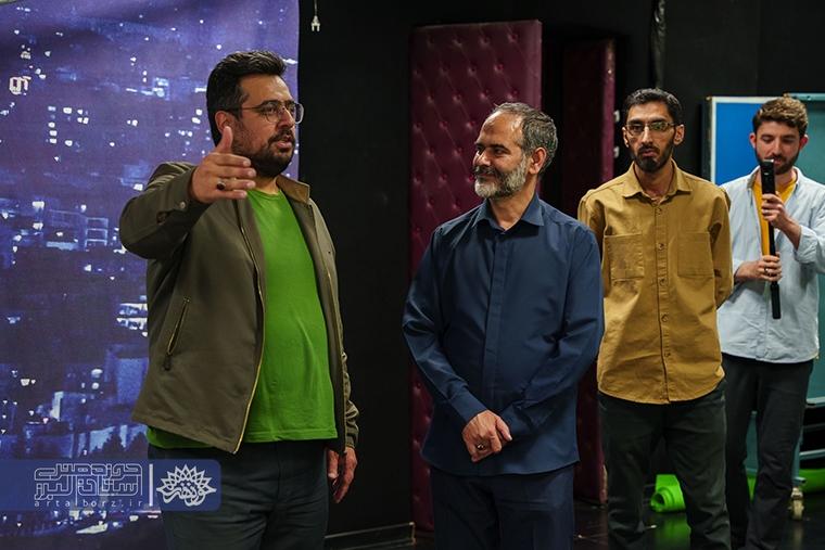 دکتر عباسی از مجموعه رسانه‌ای صدر بازدید کرد و بر حمایت از هنر انقلابی تأکید کرد