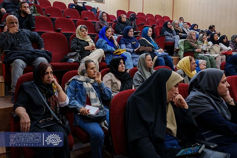 نخستین نشست «هم‌خوان» با نقد رمان «سنگ اقبال» در کرج برگزار شد