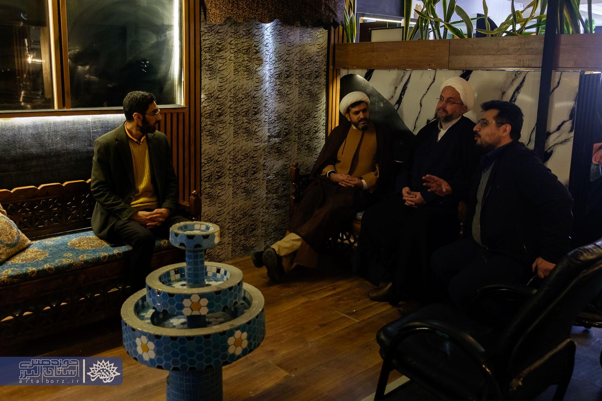 مرکز رسانه صدر؛ بستری برای تولید و توزیع محتوای رسانهای جبهه انقلاب مرکز رسانه صدر؛ بستری برای تولید و توزیع محتوای رسانهای جبهه انقلاب