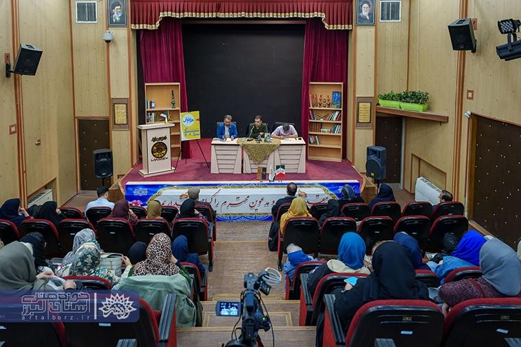 نخستین نشست «هم‌خوان» با نقد رمان «سنگ اقبال» در کرج برگزار شد